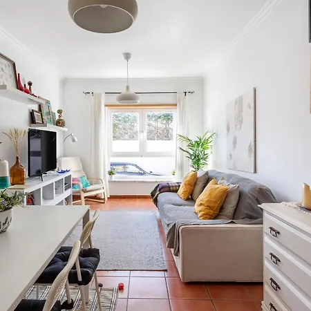 Altido Lovely 1 Bed Flat With Patio Apartment Silveira (Lisbon)